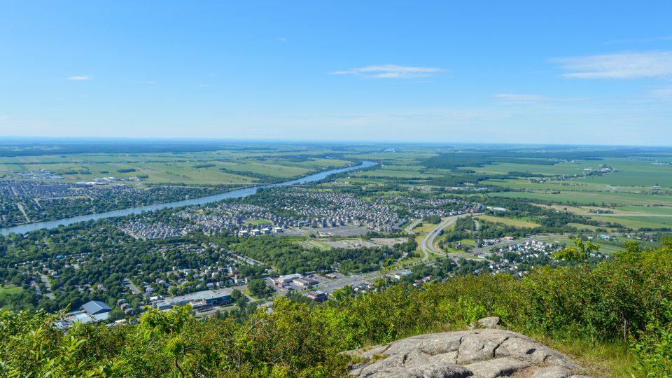 46 Vue Du Mont Saint Hilaire I Stock 511298112