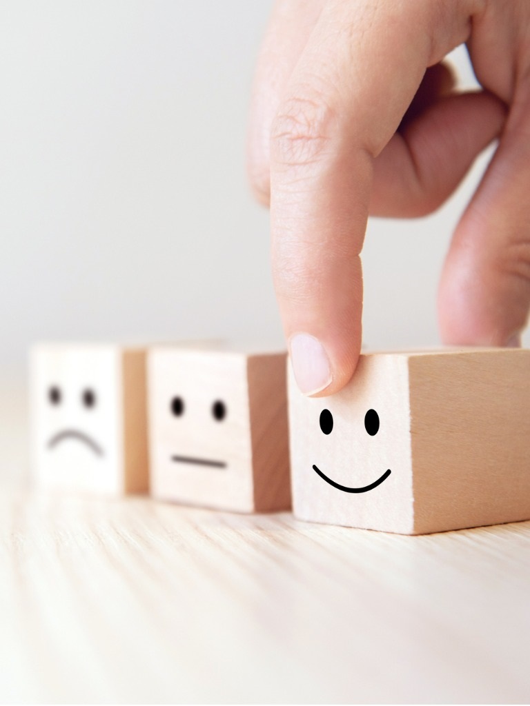 Service Mieux Etre Smiley Face On Wood Cube Service Rating Picture Id1166467517 Vertical